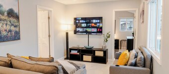 Cozy One BR House, King Size bed and Full kitchen