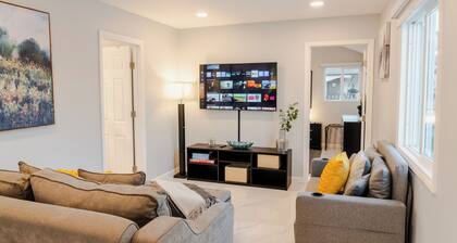 Cozy One BR House, King Size bed and Full kitchen