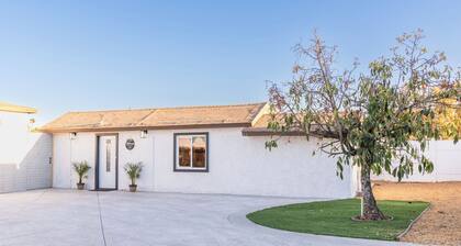Cozy One BR House, King Size bed and Full kitchen