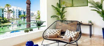 Apartment 'Waterfront Polo Royale I' with Private Pool, Wi-Fi and Air Conditioning