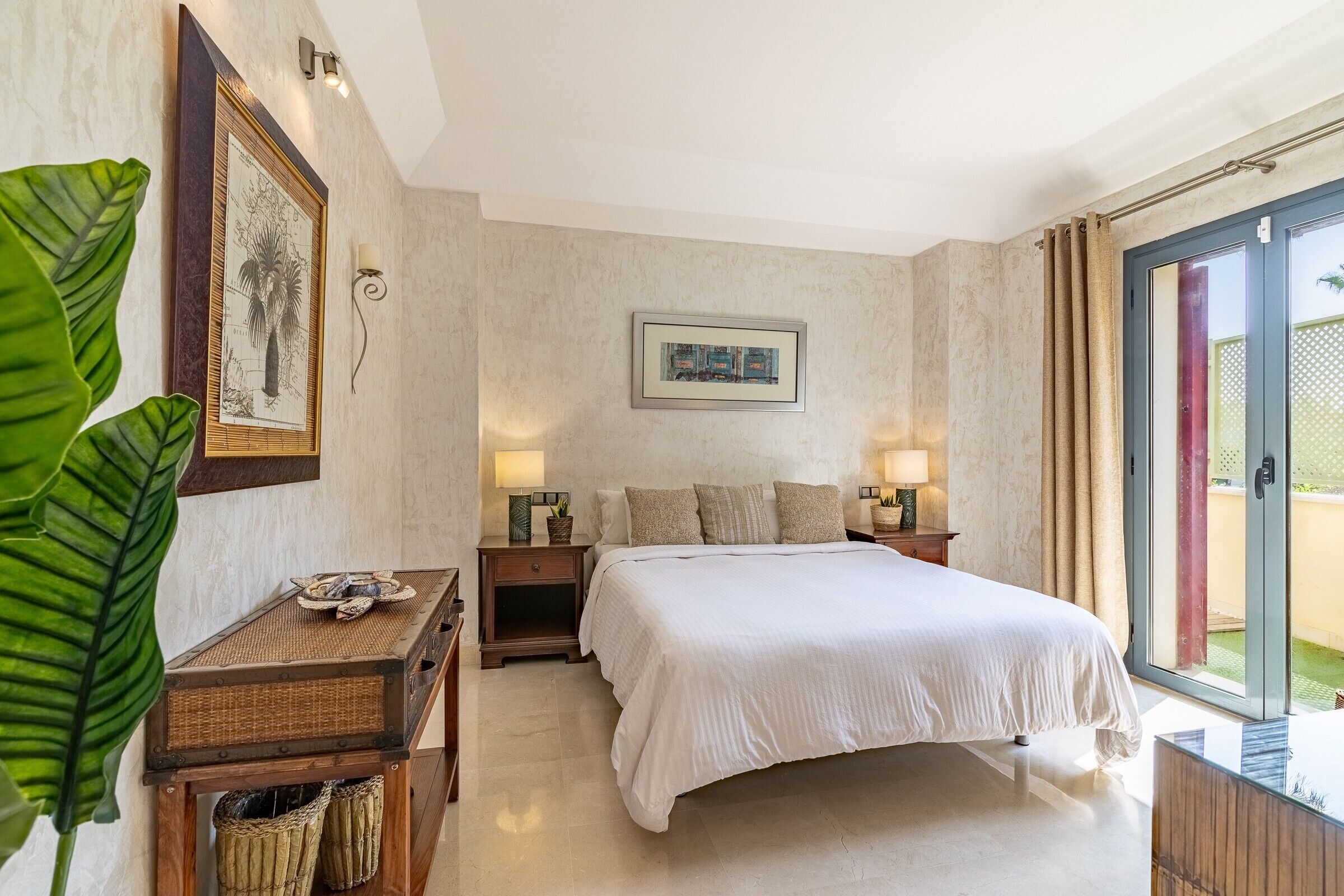 3 quartos, ferros/tábuas de passar roupa, Wi-Fi, roupa de cama