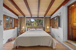 4 bedrooms, iron/ironing board, travel cot, free WiFi - 5* wellness chalet near Palma de Mallorca (Santa Maria del Camí)