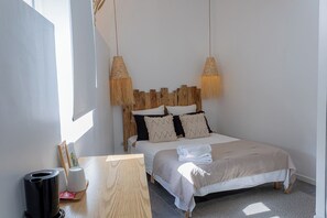 5 عدّة غرف نوم ومكواة/لوح كي وواي فاي وملاءات أسرّة