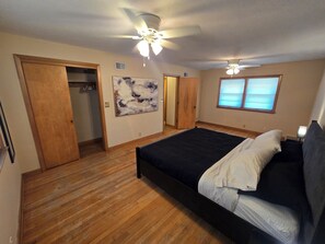 3 soverom, skrivebord, strykejern/-brett og wi-fi (inkludert)