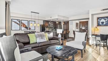 Televisión y chimenea