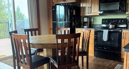 Cozy Lakeview Cabin – Perfect for Ski Trips & Montana Getaways