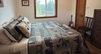 Cozy Lakeview Cabin – Perfect for Ski Trips & Montana Getaways