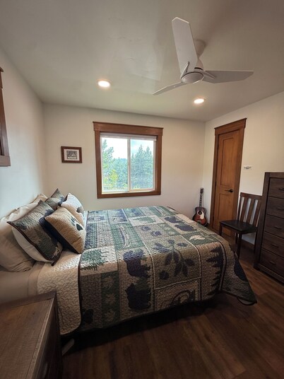 Cozy Lakeview Cabin – Perfect for Ski Trips & Montana Getaways