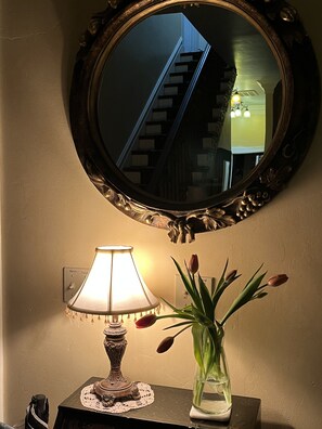 Lobby - Abbey House Inn (Winters)