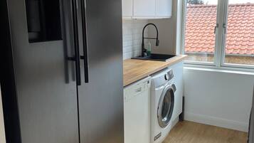 Micro-ondes, four, plaque de cuisson, lave-vaisselle