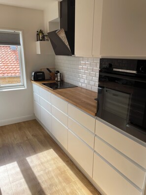 Mikrowelle, Ofen, Herdplatte, Geschirrspüler