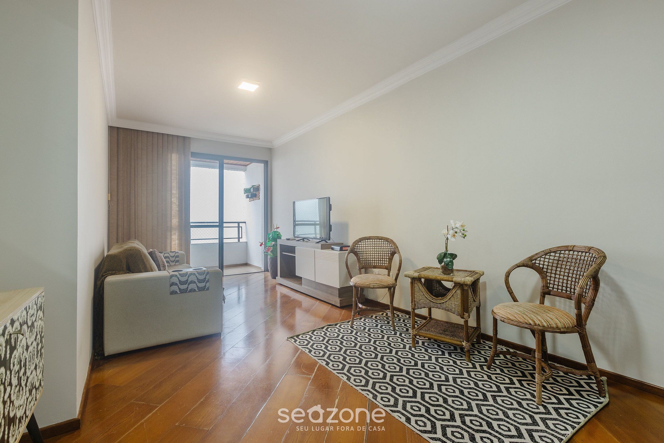 基本公寓 | 起居區