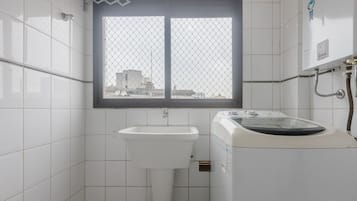 Basic Apartment | Bathroom | Shower