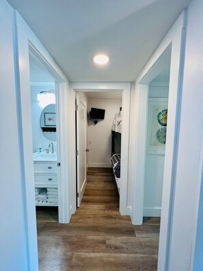 1 habitación, escritorio, tabla de planchar con plancha y wifi 