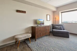 Living area - Stylish Stay by Mall of America (Bloomington)
