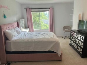 4 bedrooms, iron/ironing board, WiFi, bed sheets