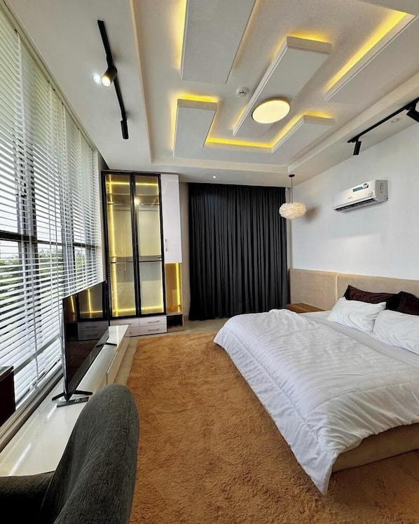 Economy-Apartment, Balkon, Stadtblick | Schreibtisch, laptopgeeigneter Arbeitsplatz, Verdunkelungsvorhänge