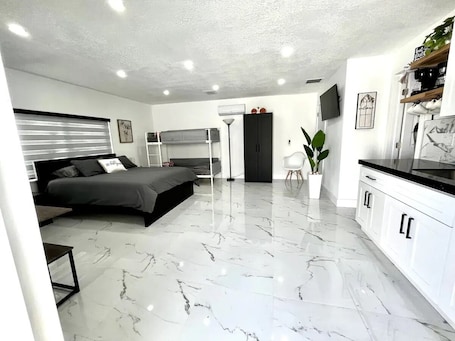 1 bedroom, iron/ironing board, WiFi, bed sheets. Lovely and private studio centrally located.