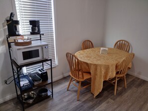 Dining - Relax Retreat (Pocatello)