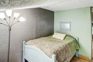 WiFi, bed sheets