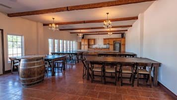 House, Multiple Beds, Kitchen (Symphony Suite) | Dining