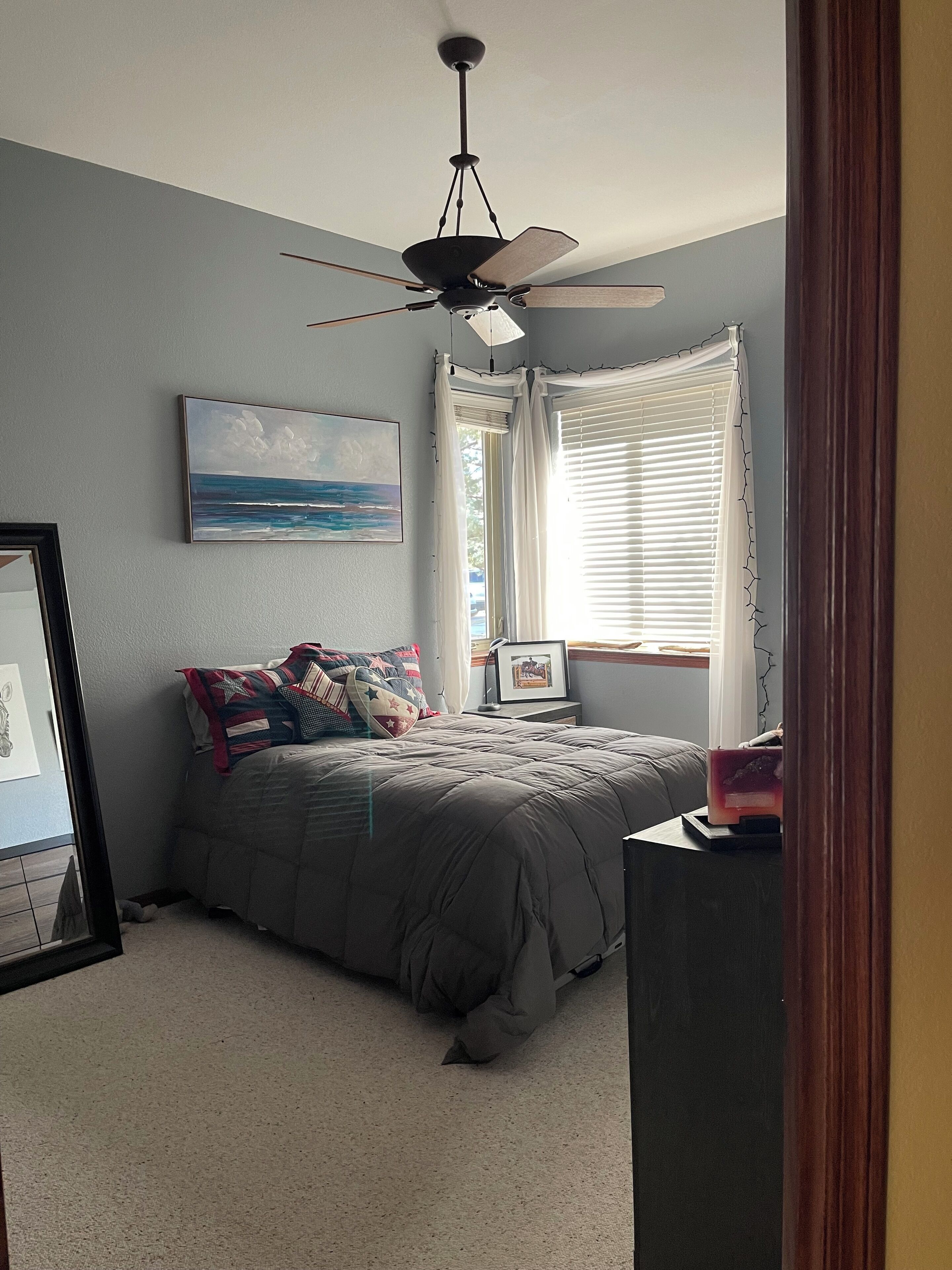 3 soverom, strykejern/-brett, internettilgang og sengetøy