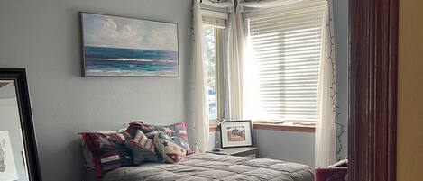 3 soverom, strykejern/-brett, internettilgang og sengetøy