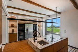 Kühlschrank, Mikrowelle, Toaster, Hochstuhl