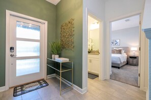 4 chambres, fer et planche à repasser, lit de bébé portatif, Wi-Fi