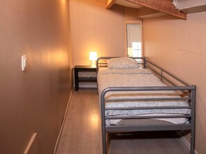 House | 1 bedroom, individually furnished