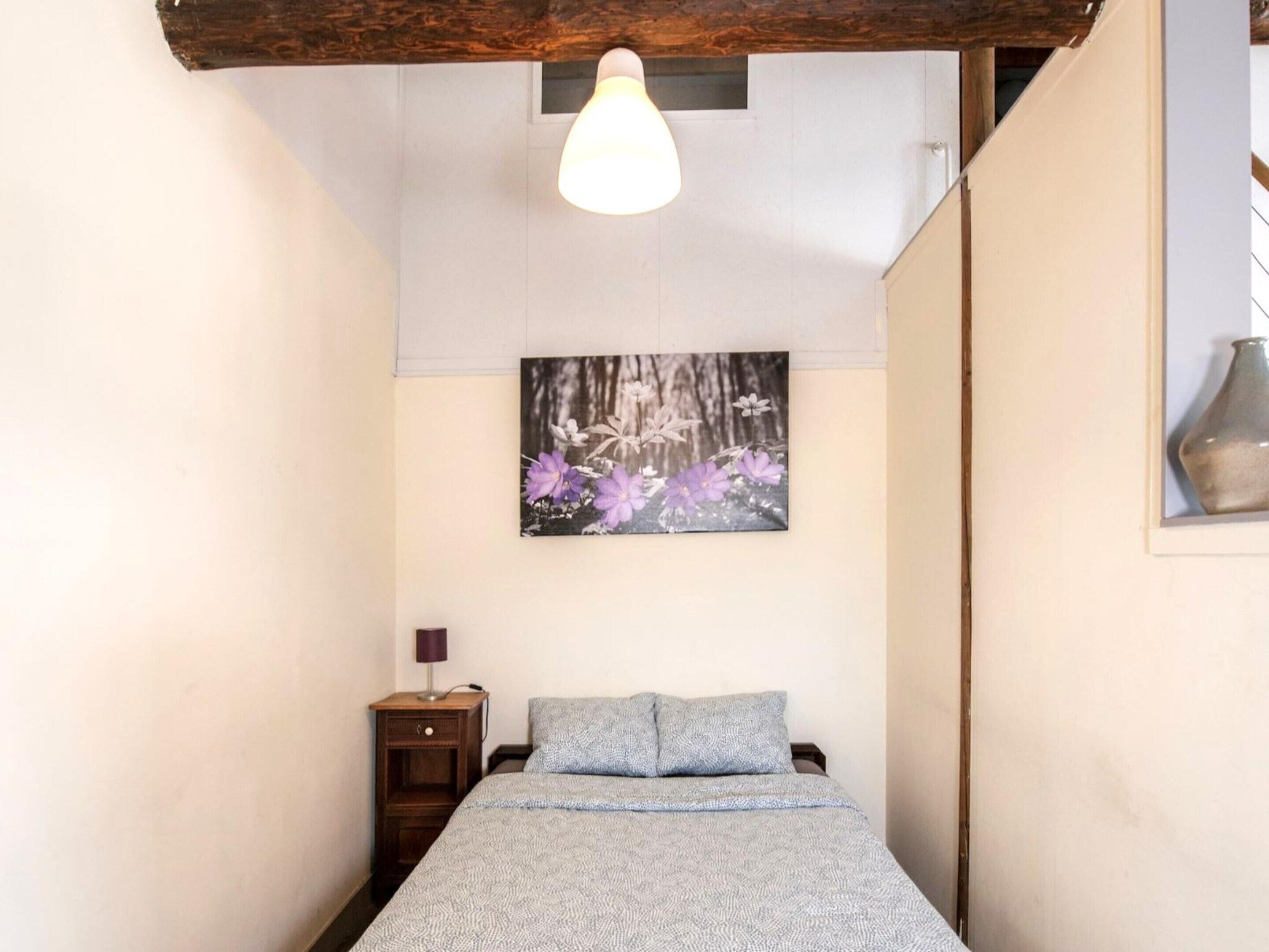 House | 1 bedroom, individually furnished, bed sheets