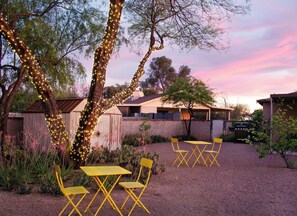 Outdoor dining - Sonoran Peach | Light-Filled 5BR near TMC (Tucson)