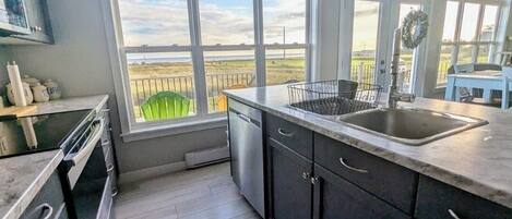 Frigorífic, microones, forn i placa de cuina