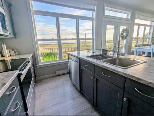  Ocean Privacy on a secluded beachfront cottage on 16 acres of land!!!