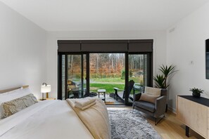 3 bedrooms, in-room safe, iron/ironing board, free WiFi