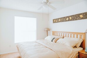 4 bedrooms, iron/ironing board, internet, bed sheets