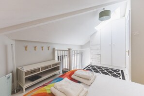 2 bedrooms, desk, iron/ironing board, internet