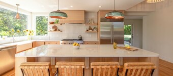 Coastal Modern Retreat - Steps to Long Beach and Near Downtown