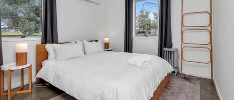 4 habitaciones, tabla de planchar con plancha, wifi y ropa de cama