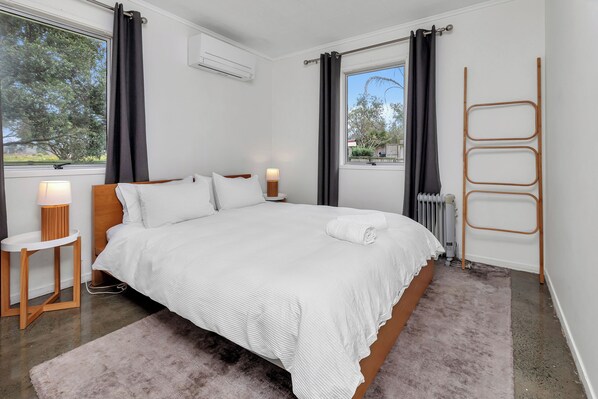 4 habitaciones, tabla de planchar con plancha, wifi y ropa de cama 