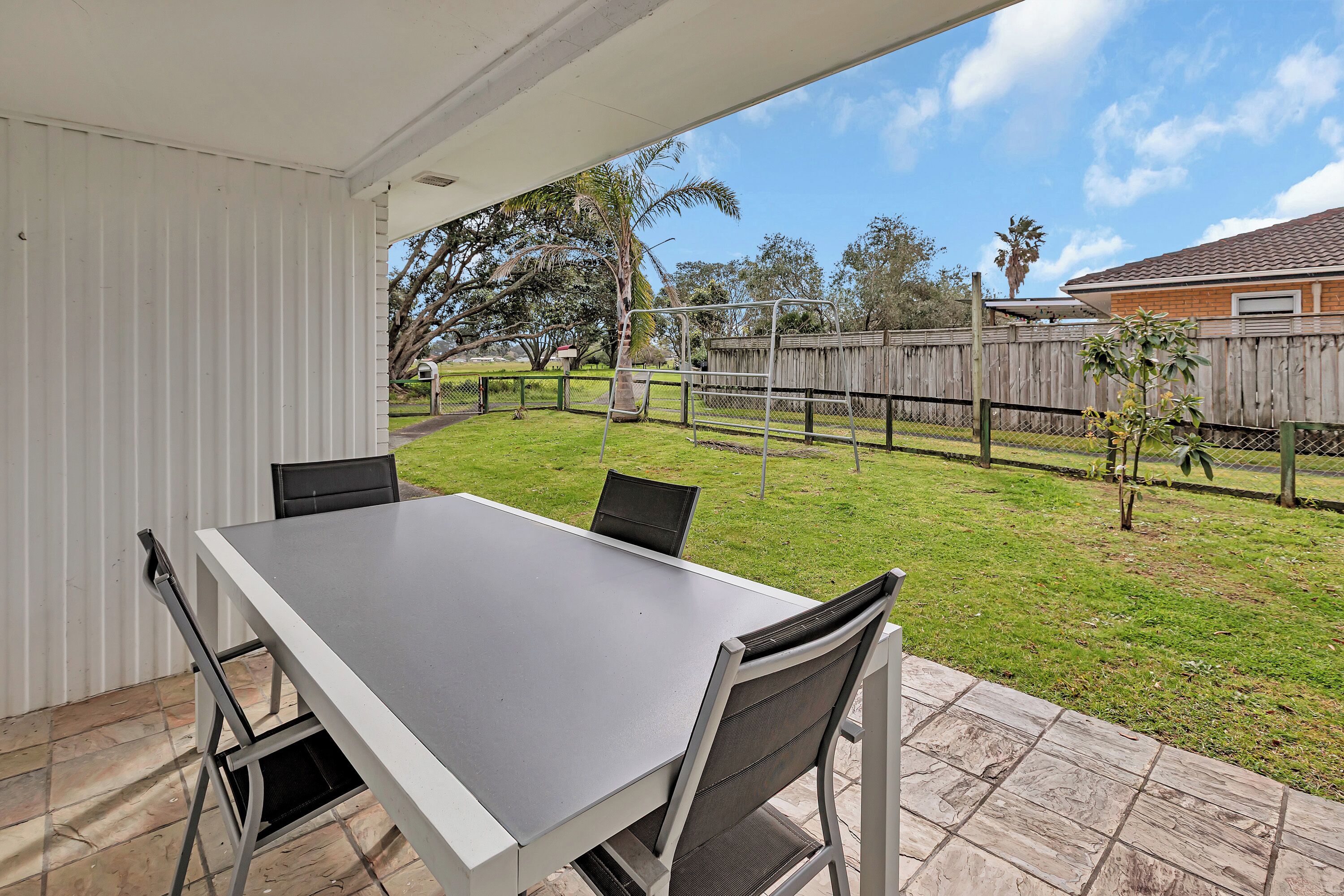 تناول الطعام بالخارج