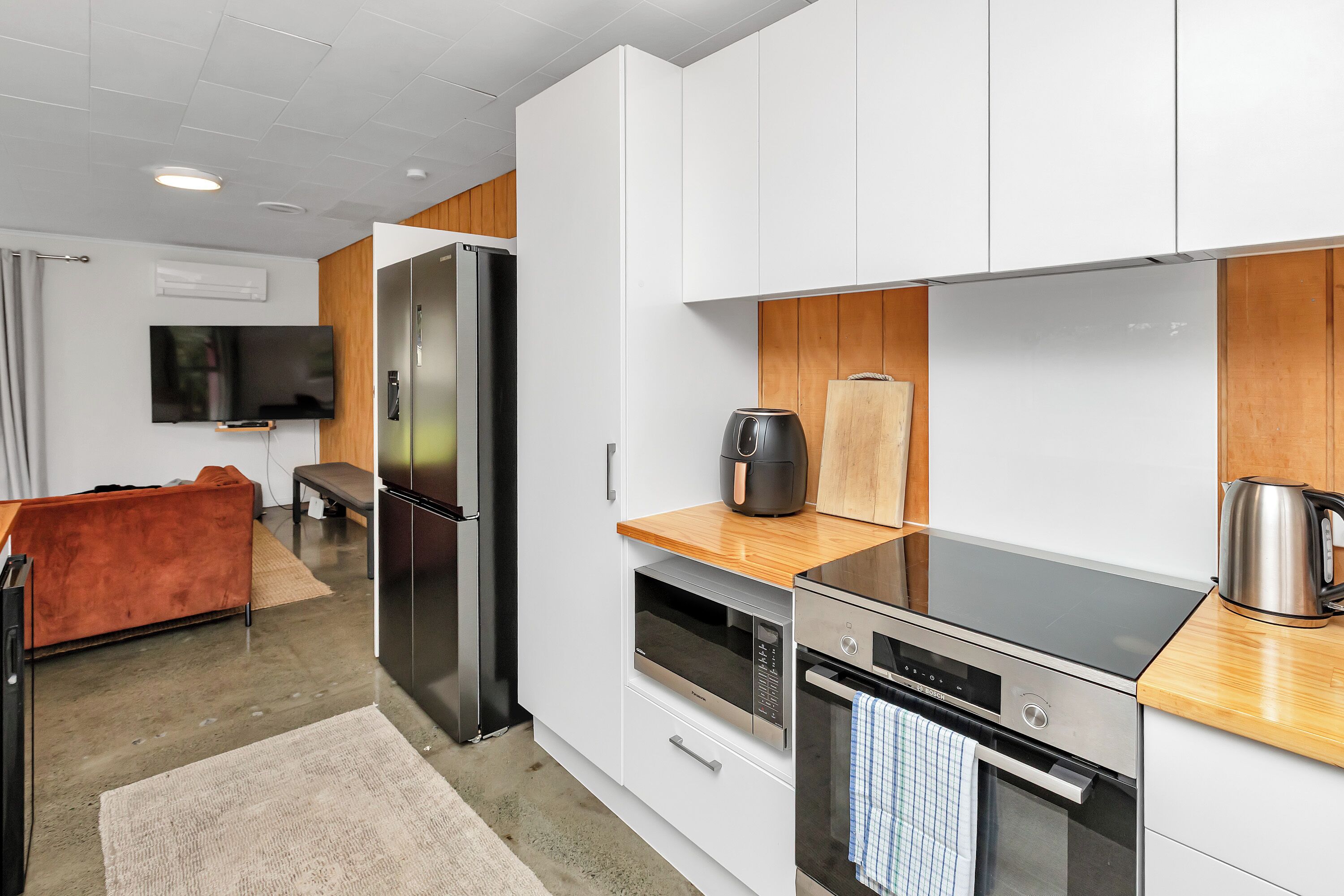 ثلاجة، ميكروويف، غسالة أطباق، محمصة خبز