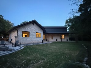 Exterior - The Chalk Bluff Lodge (Waco)