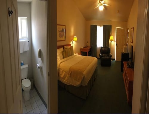 1 King Bed Suite Room