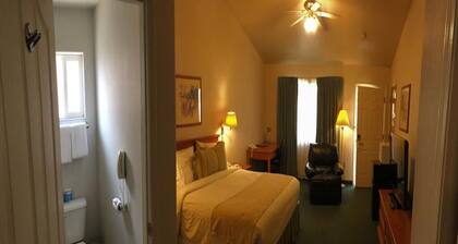 1 King Bed Suite Room