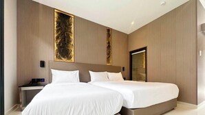 A modern hotel room with two beds, a large artwork on the wall, and a nightstand with a phone. - Tonnam Pool Villa (Pattaya)
