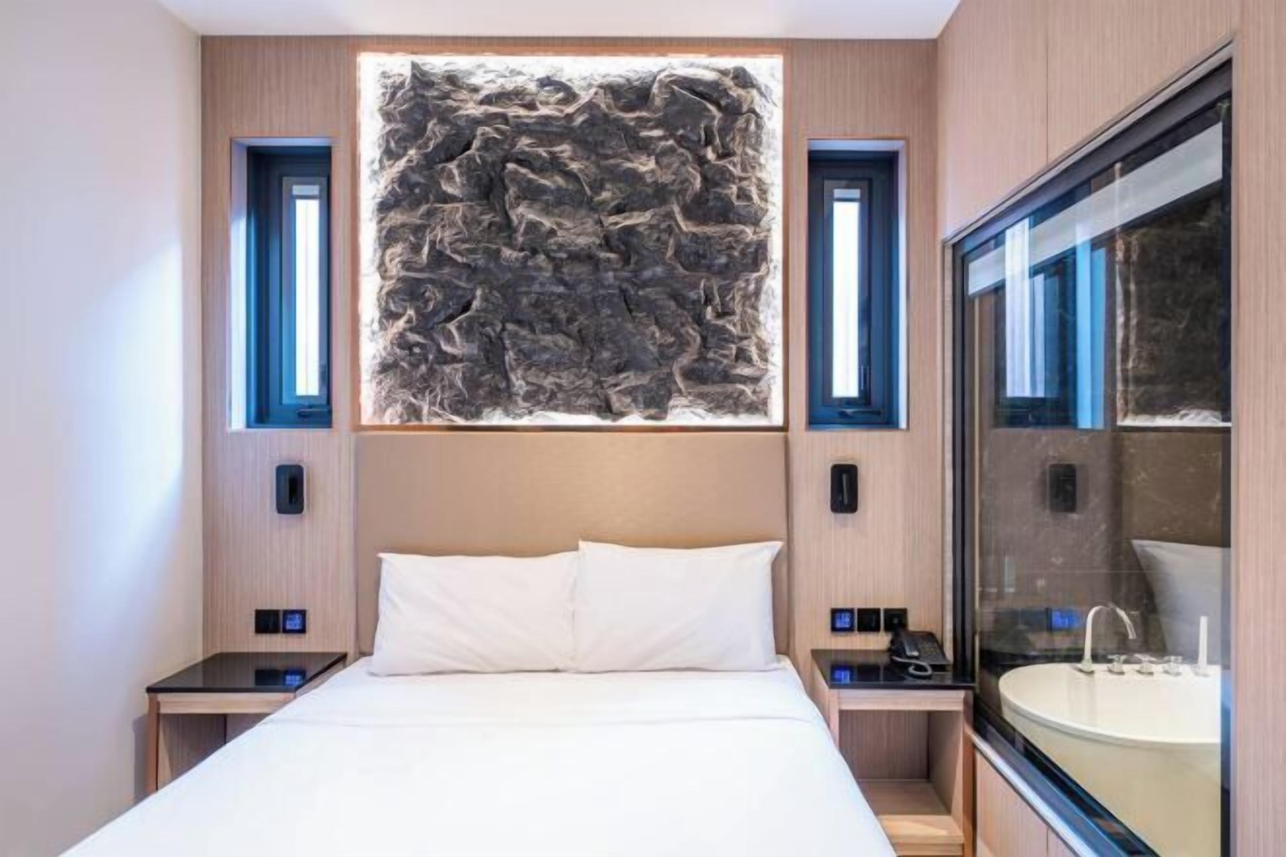 Cofres nos quartos, escrivaninha, cortinas blackout, Wi-Fi de cortesia