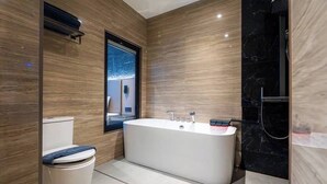 A modern bathroom with a freestanding bathtub, a toilet, and a shower area. - Tonnam Pool Villa (Pattaya)