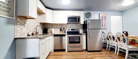 Mikrobølgeovn, ovn, kogeplade, opvaskemaskine