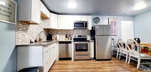 Micro-ondes, four, plaque de cuisson, lave-vaisselle